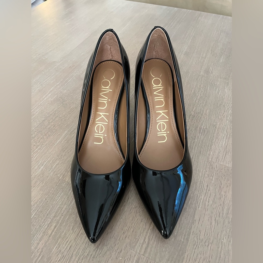 Calvin Klein Gayle Pump Black Patent Pointed Toe size 8.5M. Beautiful!!!